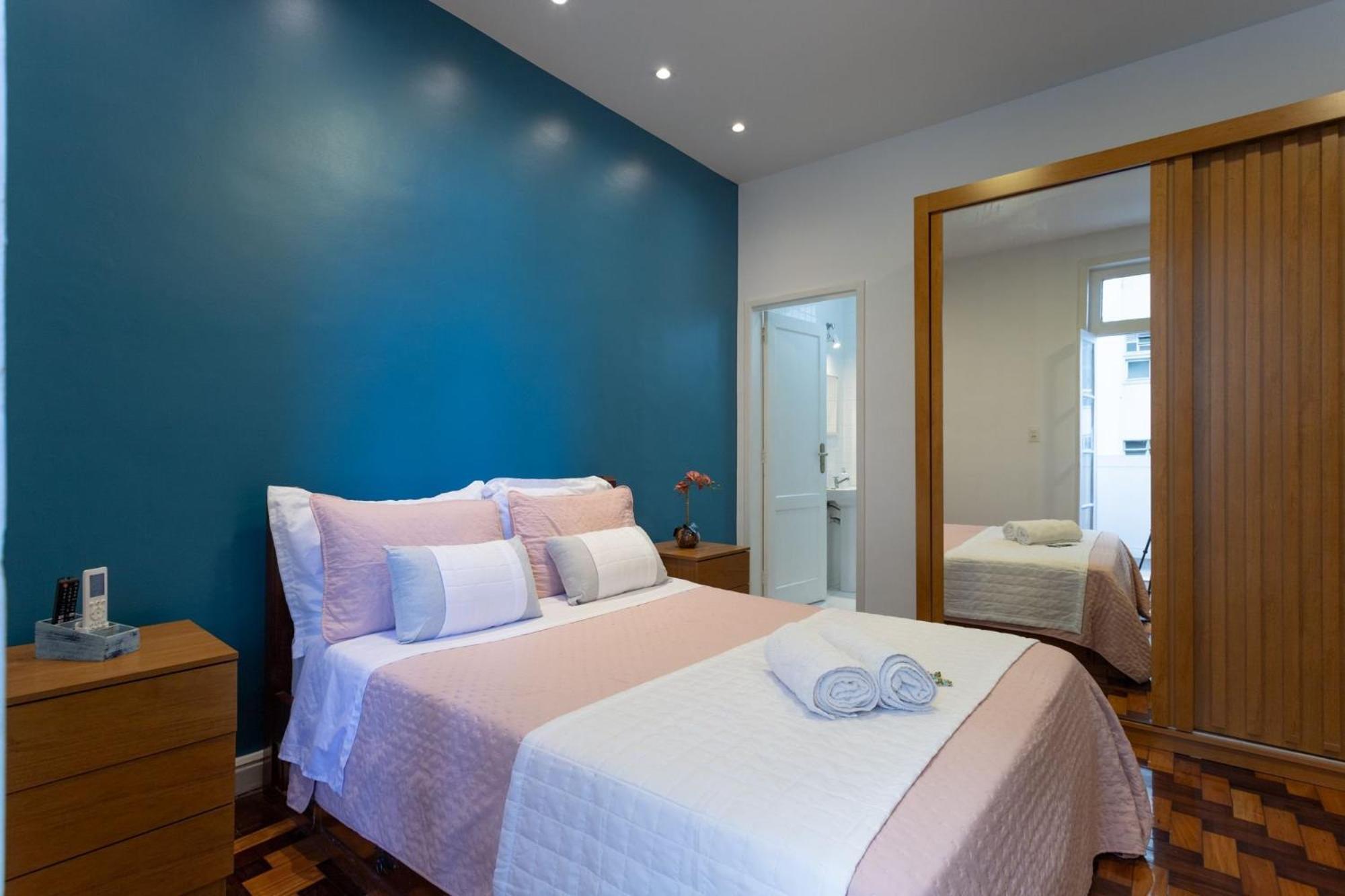 Apartamento Em Copacabana Com Varanda 2 Quartos